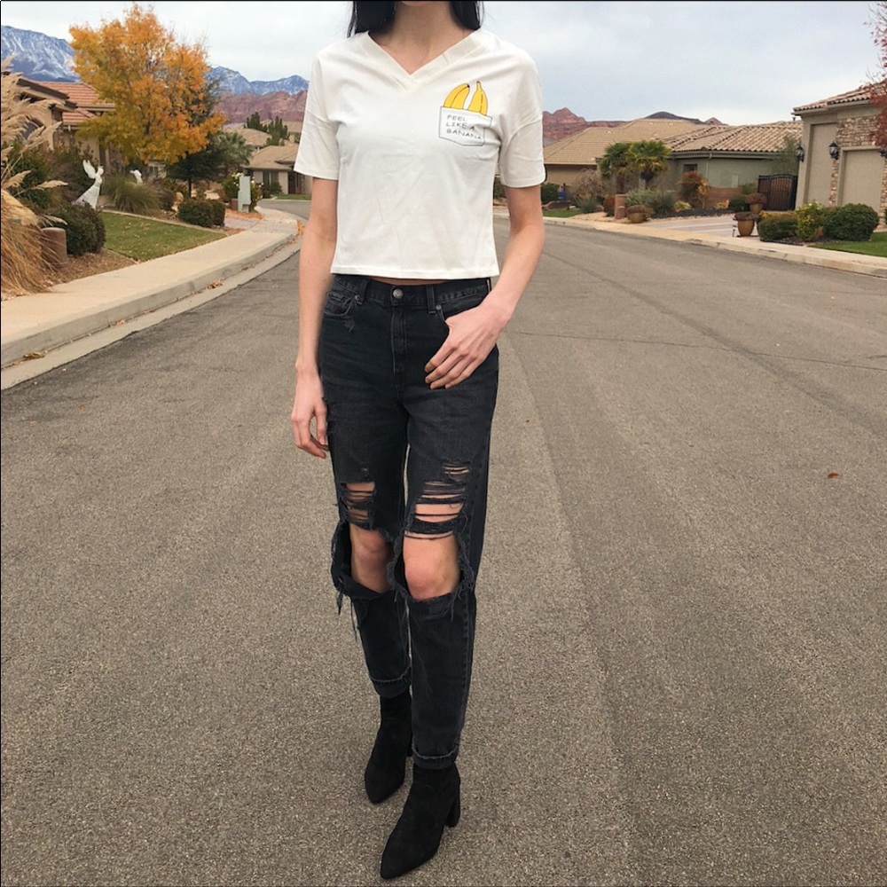 LAST ONE + FREE GIFT Bananas Graphic Crop Top - Picture 5 of 5